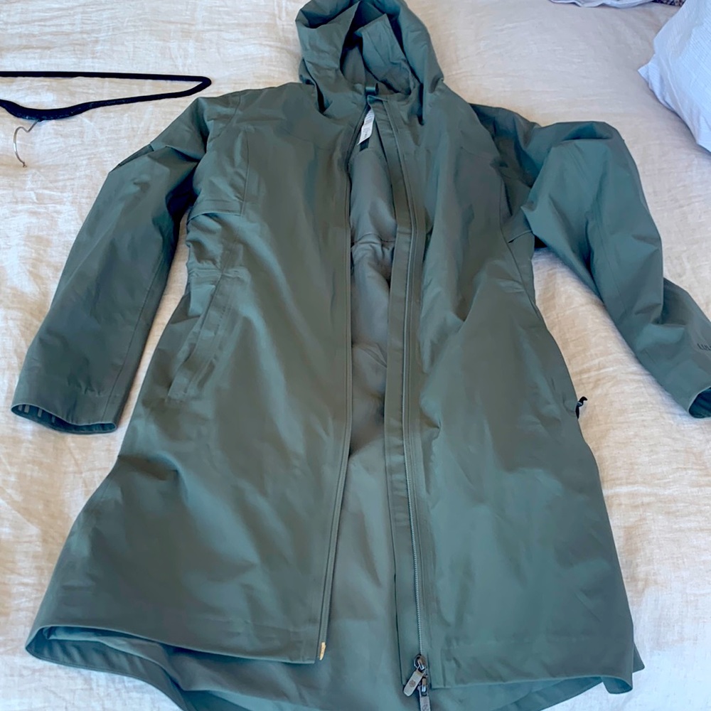 Lululemon rain rebel jacket with tags